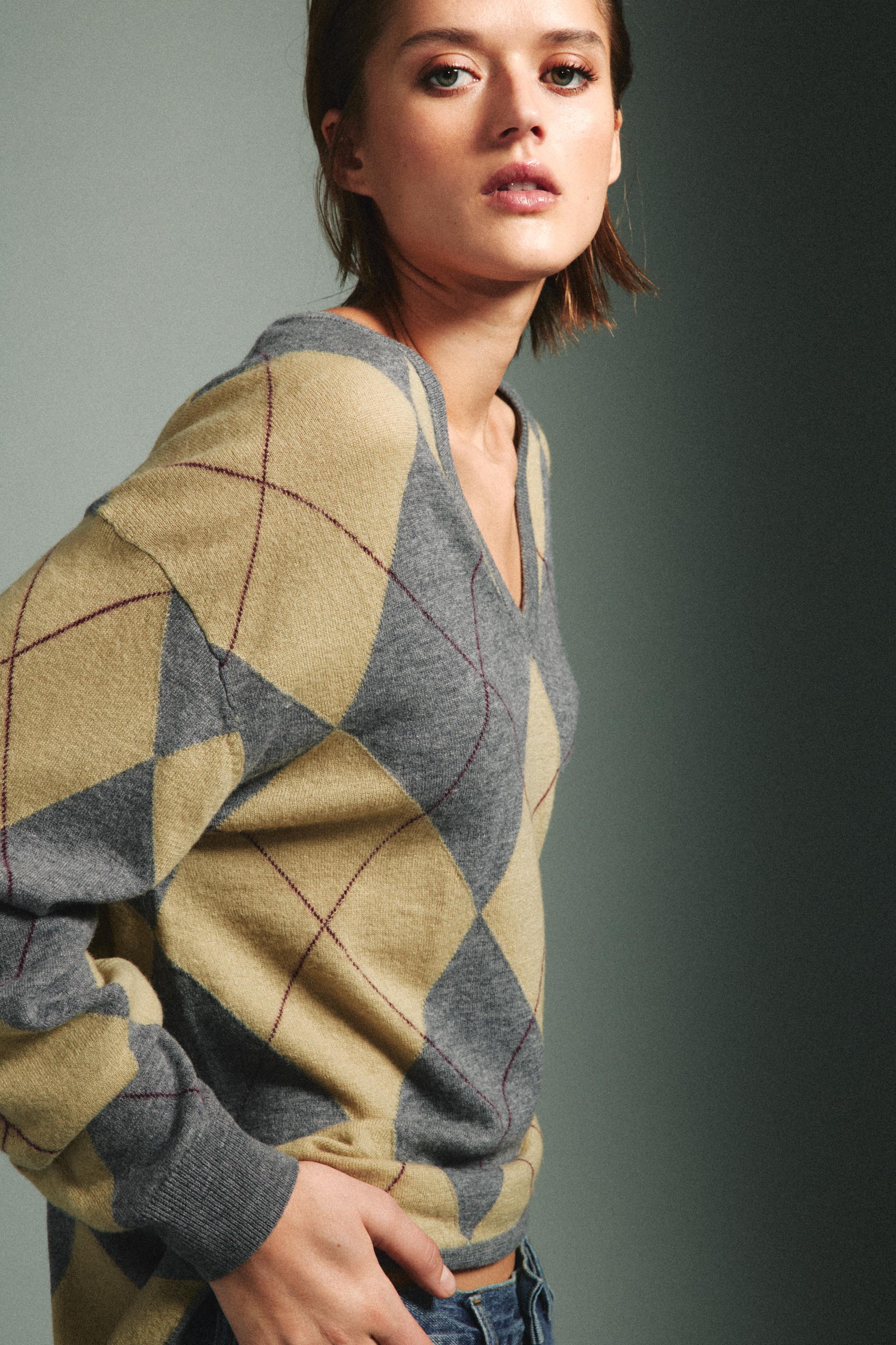 100% WOOL DIAMOND JUMPER